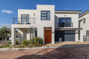 Songbird D'Aria Cape Town luxury house on Wine Estate